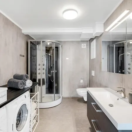 Apartment Urban Aurora - 1 & 2 - Free Parking *
